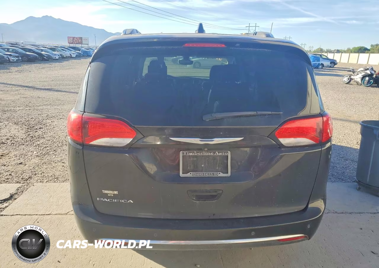 2017 Chrysler Pacifica Touring L Plus VIN:2C4RC1EG9HR659836 - 6