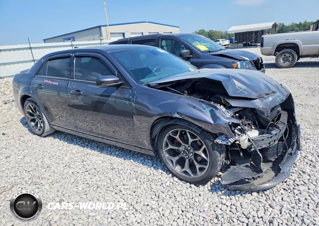 2017 Chrysler 300 S VIN:2C3CCABG1HH610246 - 4