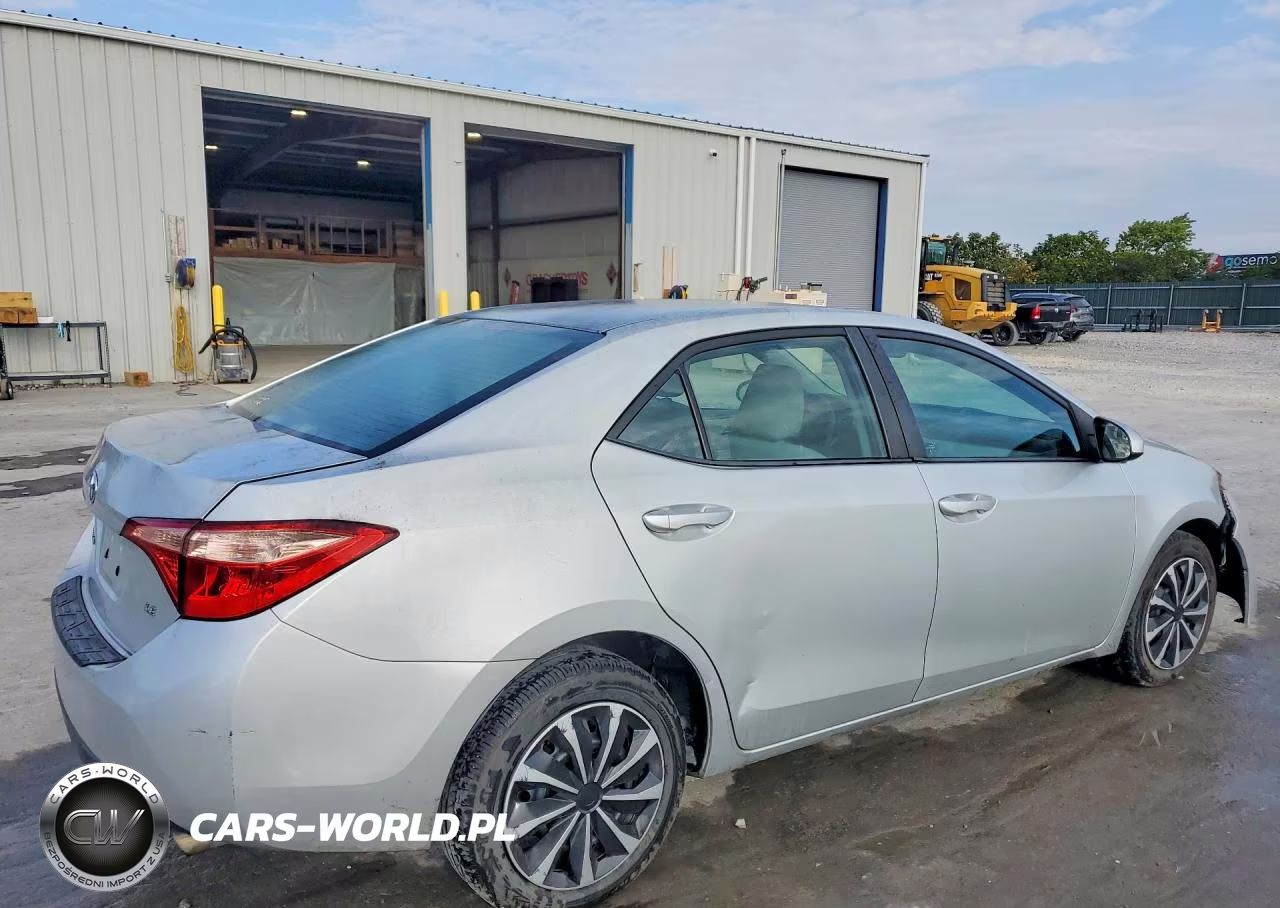2018 Toyota Corolla Le VIN:2T1BURHE6JC970668 - 3