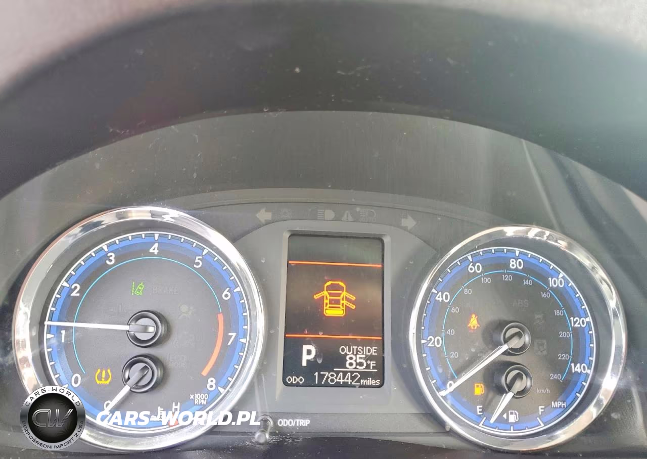 2018 Toyota Corolla Le VIN:2T1BURHE6JC970668 - 9