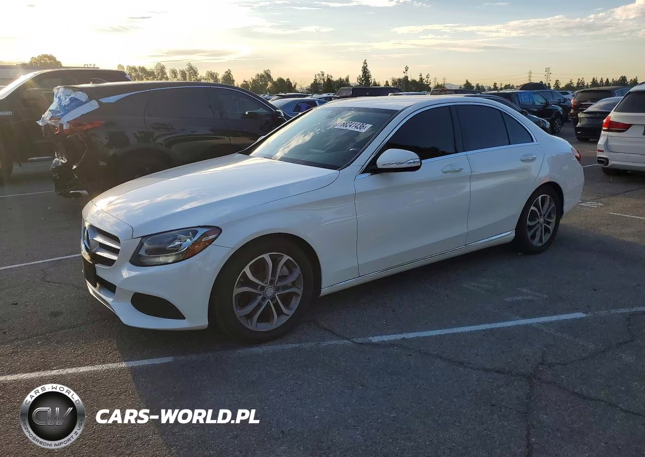 2015 Mercedes-Benz C 300 – zdjęcie 1 z 12