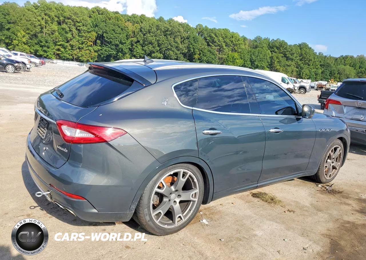 2017 Maserati Levante S Luxury VIN:ZN661YUL1HX253615 - 3