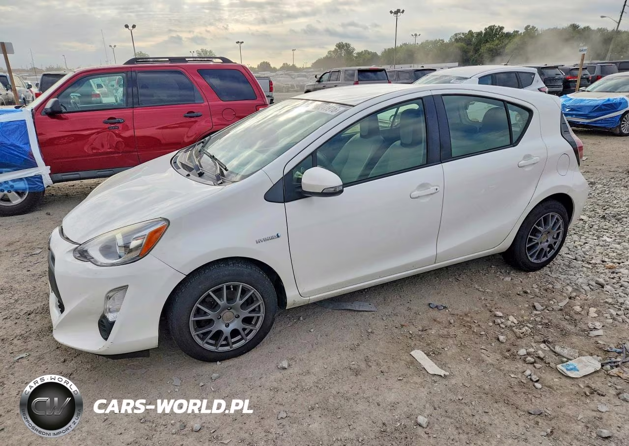 2015 Toyota Prius C One VIN:JTDKDTB32F1093922 - 1