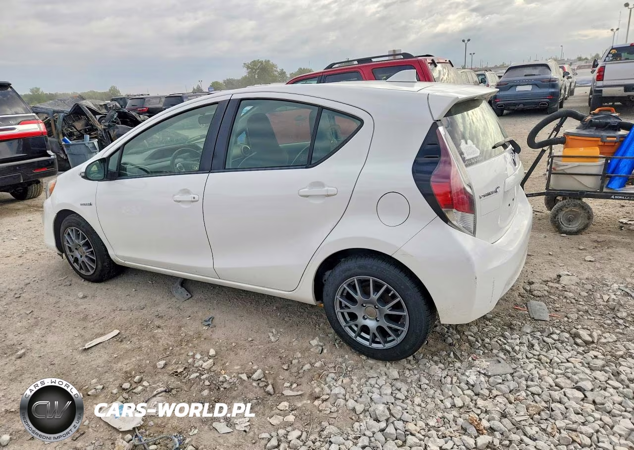 2015 Toyota Prius C One VIN:JTDKDTB32F1093922 - 2