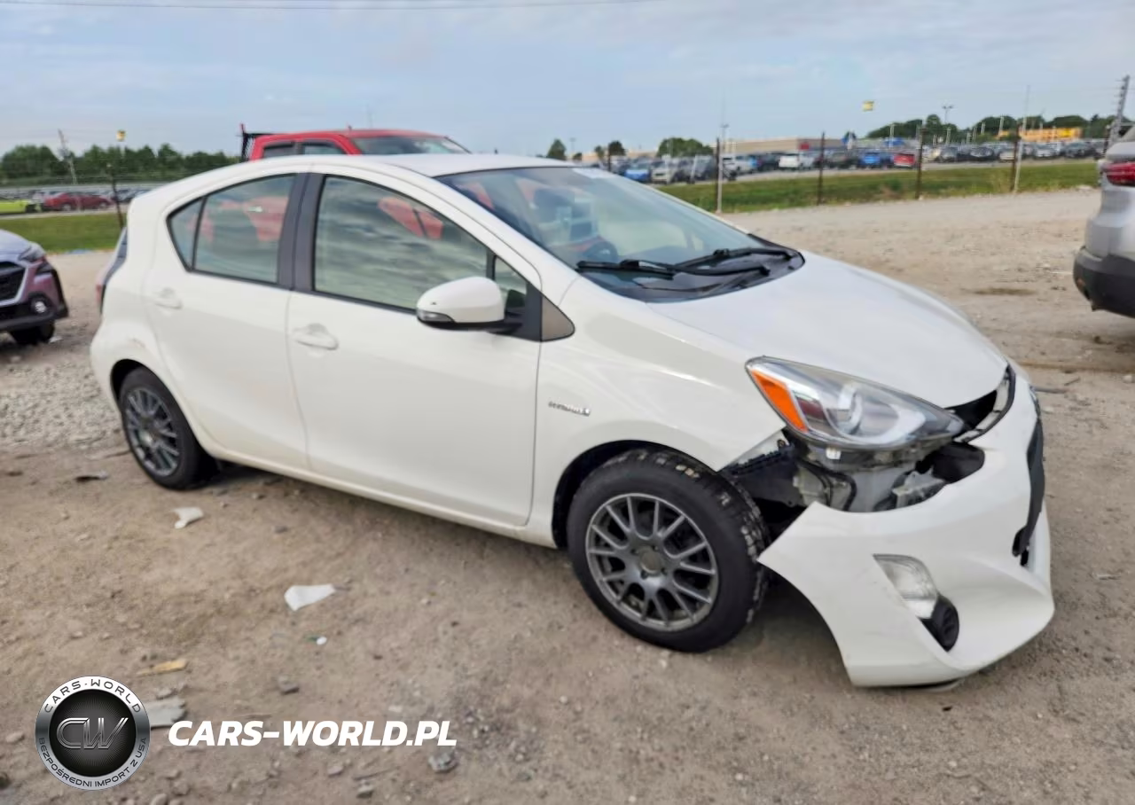2015 Toyota Prius C One VIN:JTDKDTB32F1093922 - 4
