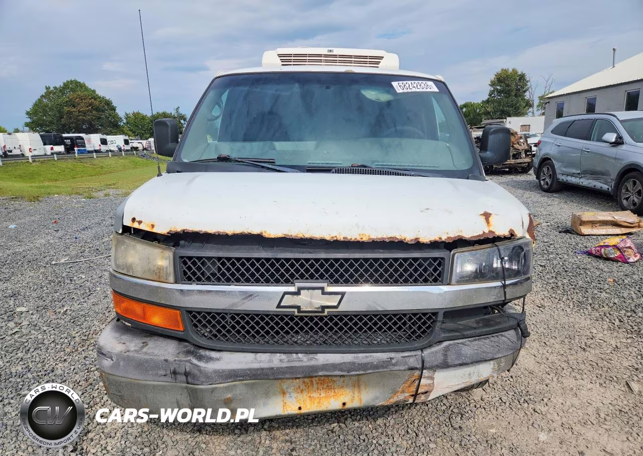 2010 Chevrolet Express 3500 Refrigerated Delivery Van VIN:1GC2GUAG9A1182574 - 5