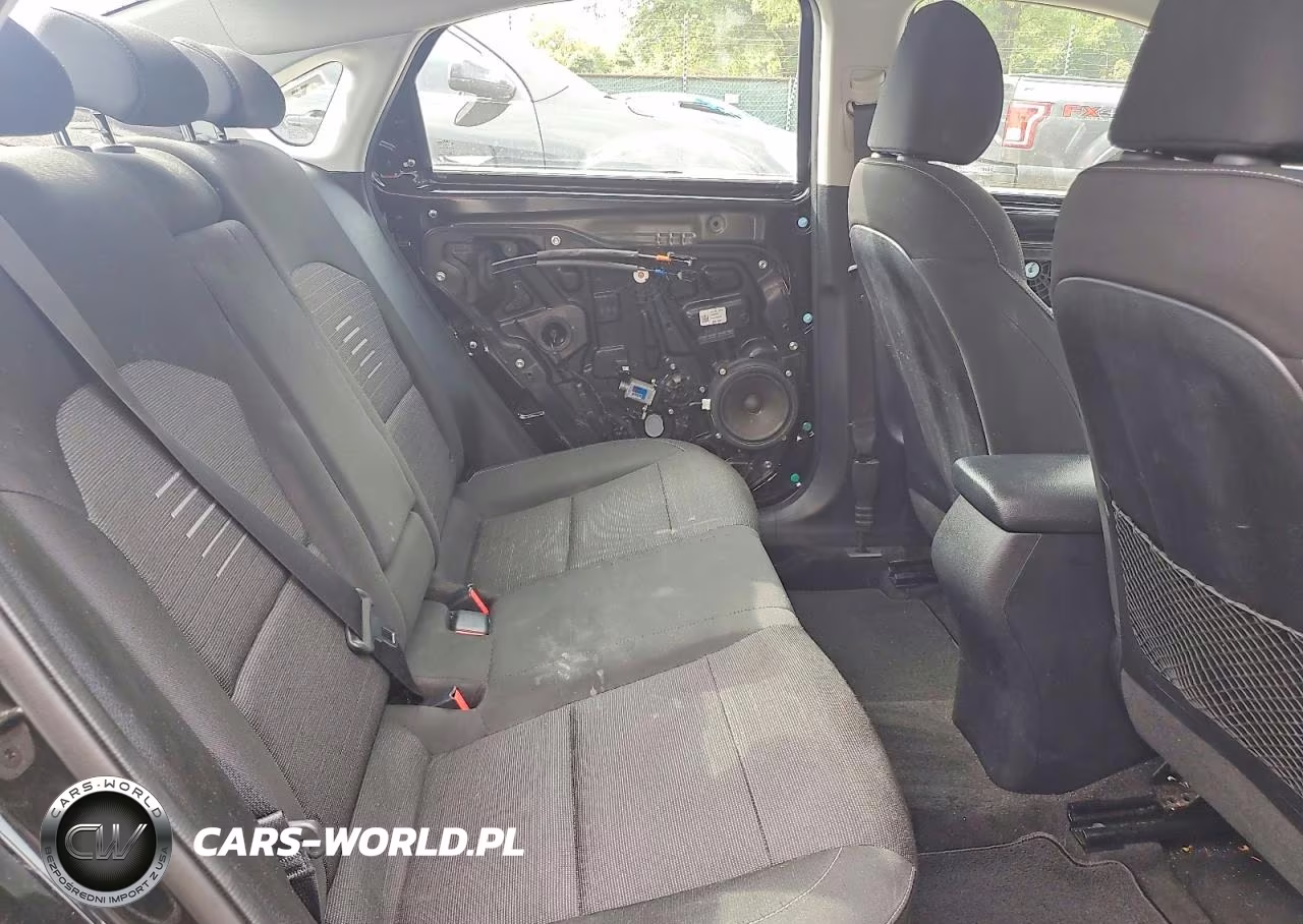 2019 Kia Forte S VIN:3KPF34AD4KE027903 - 10
