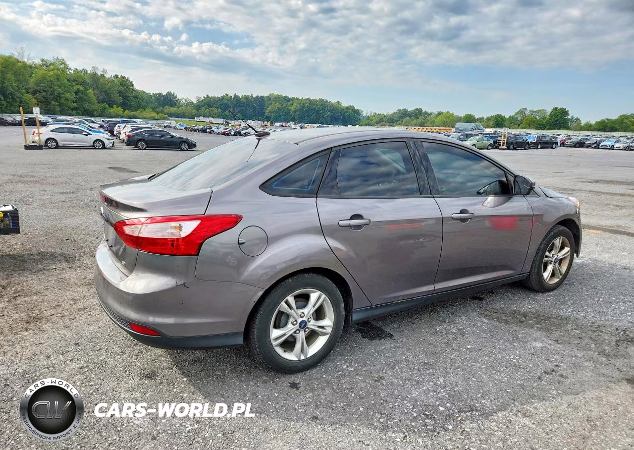 2014 Ford Focus Se VIN:1FADP3F25EL152519 - 3