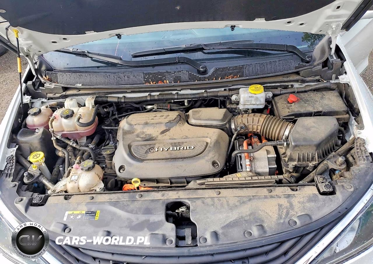 2018 Chrysler Pacifica Hybrid Limited VIN:2C4RC1N7XJR229819 - 12