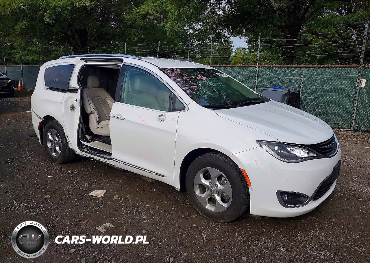 2018 Chrysler Pacifica Hybrid Limited VIN:2C4RC1N7XJR229819 - 4
