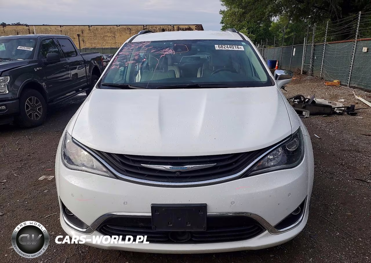 2018 Chrysler Pacifica Hybrid Limited VIN:2C4RC1N7XJR229819 - 5