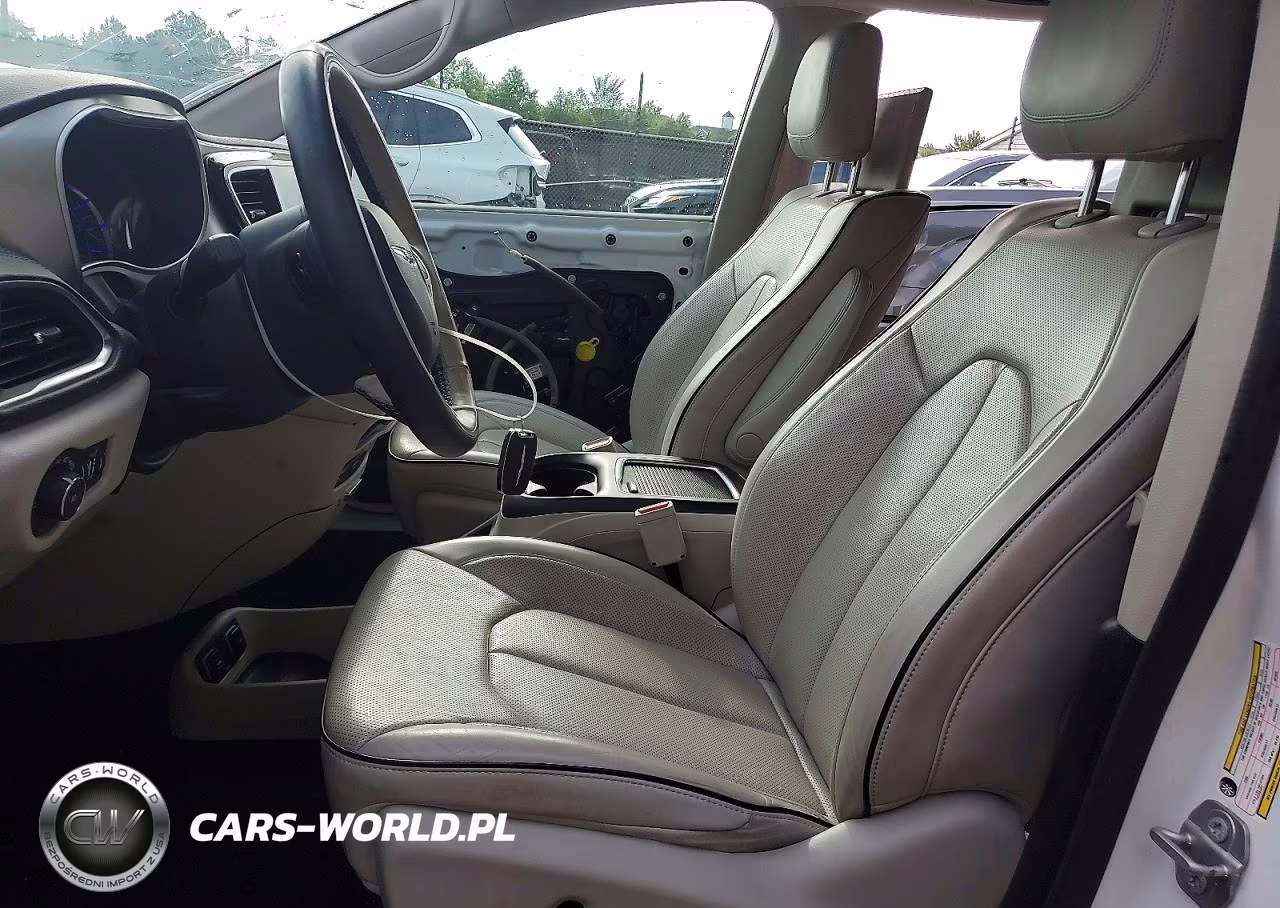 2018 Chrysler Pacifica Hybrid Limited VIN:2C4RC1N7XJR229819 - 7