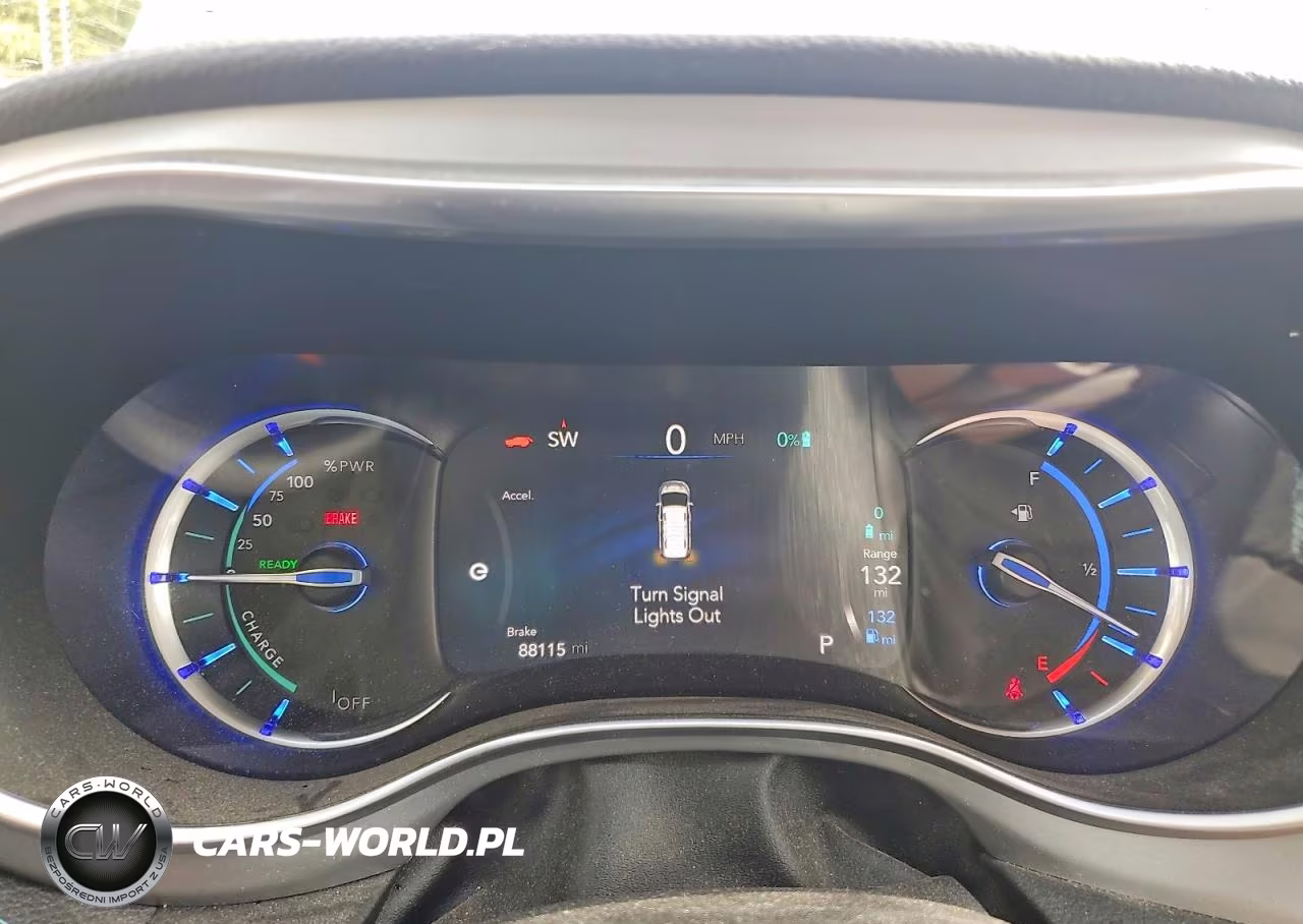 2018 Chrysler Pacifica Hybrid Limited VIN:2C4RC1N7XJR229819 - 9