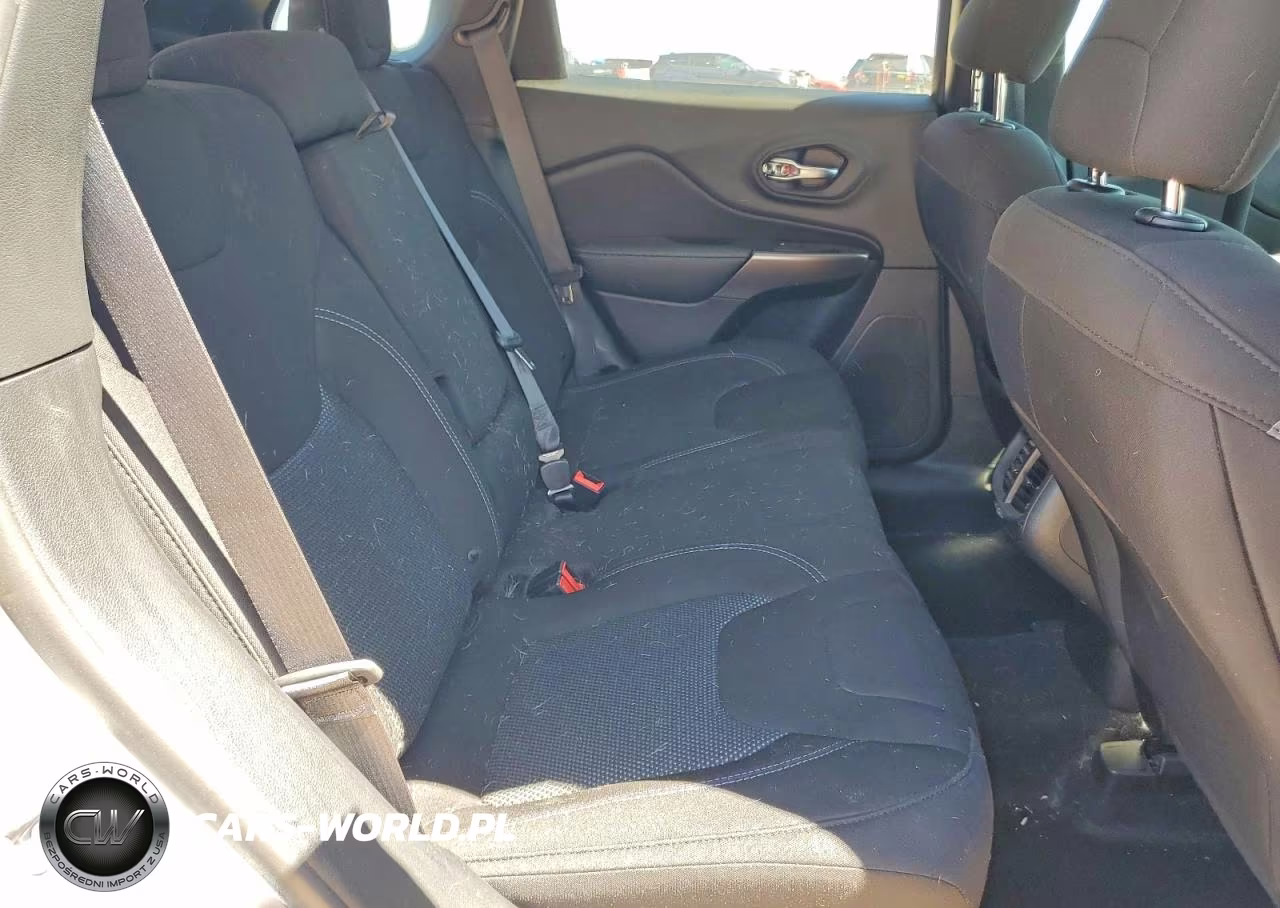 2019 Jeep Cherokee Latitude VIN:1C4PJLCBXKD455556 - 11