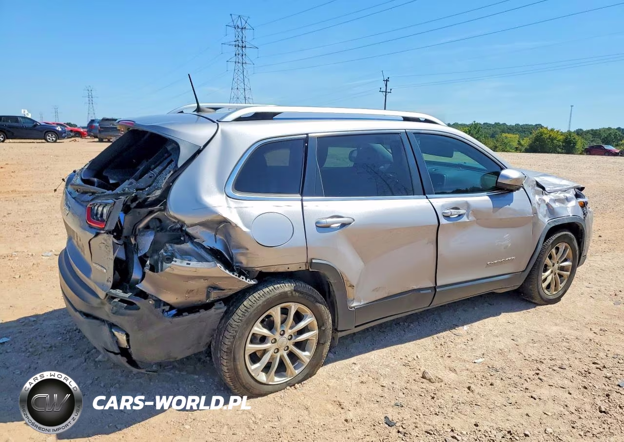 2019 Jeep Cherokee Latitude VIN:1C4PJLCBXKD455556 - 3
