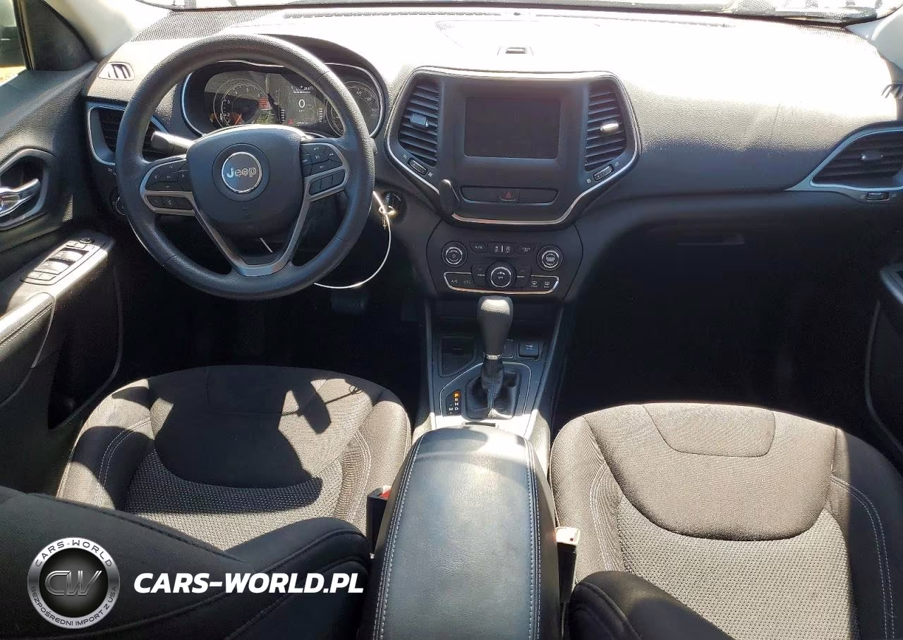 2019 Jeep Cherokee Latitude VIN:1C4PJLCBXKD455556 - 8