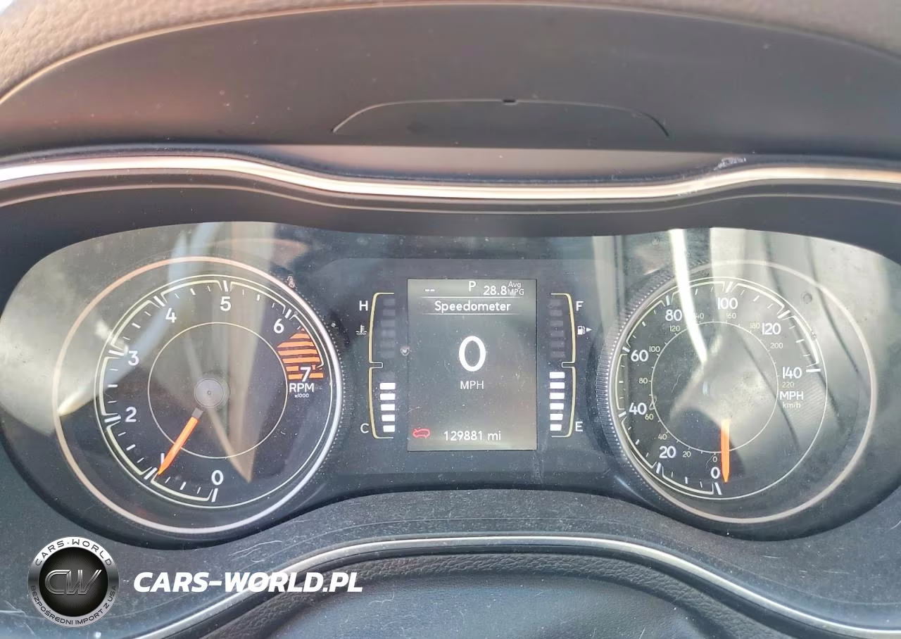 2019 Jeep Cherokee Latitude VIN:1C4PJLCBXKD455556 - 9