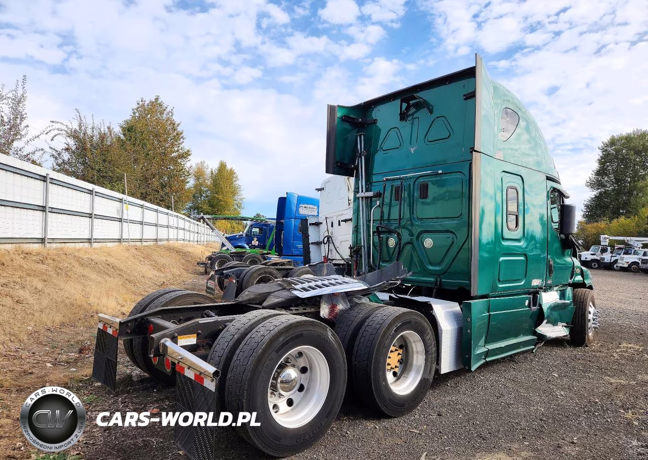 2014 Freightliner Cascadia Semi Truck VIN:3AKJGLD59ESFN2013 - 3