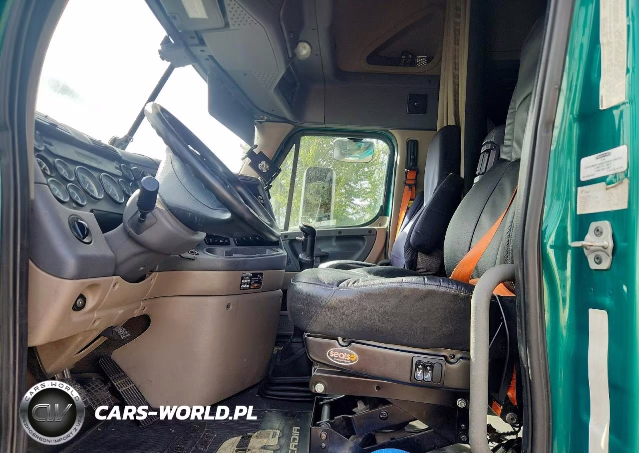 2014 Freightliner Cascadia Semi Truck VIN:3AKJGLD59ESFN2013 - 7
