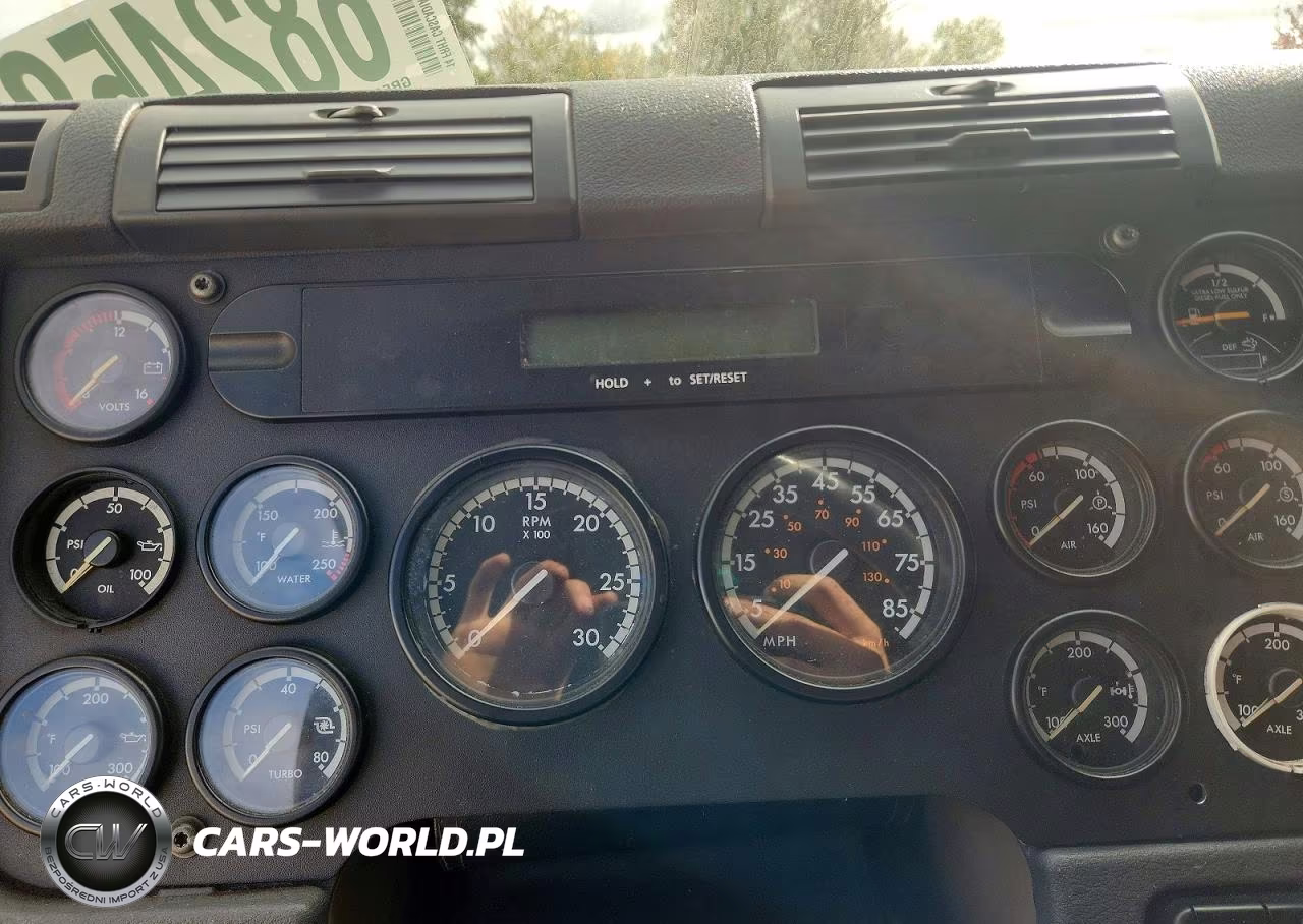 2014 Freightliner Cascadia Semi Truck VIN:3AKJGLD59ESFN2013 - 9