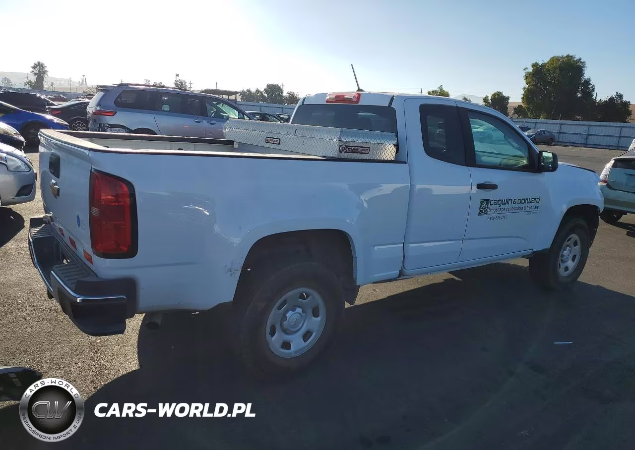 2018 Chevrolet Colorado VIN:1GCHSBEN3J1233704 - 3