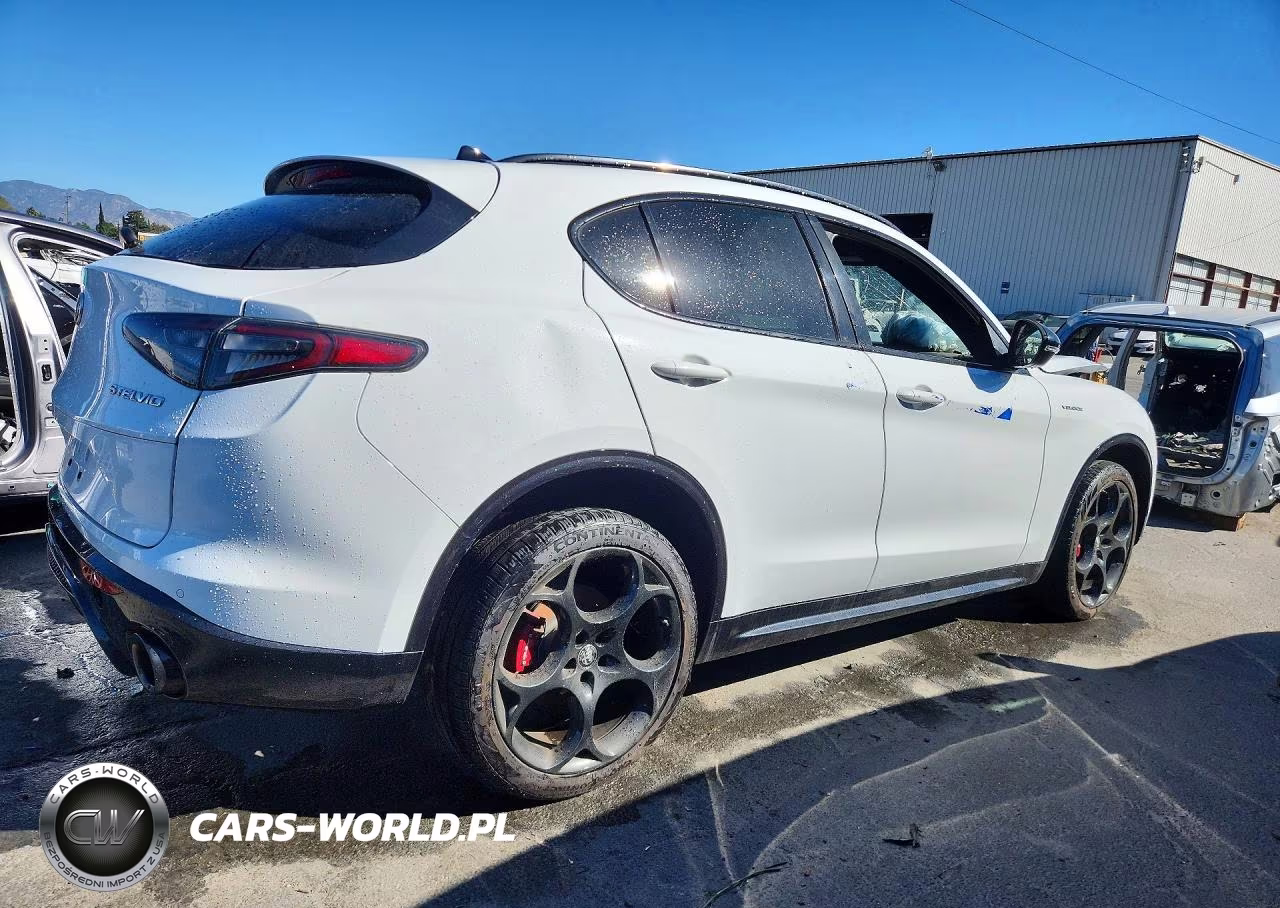 2024 Alfa Romeo Stelvio Ti VIN:ZASPAKBN3R7D78356 - 3