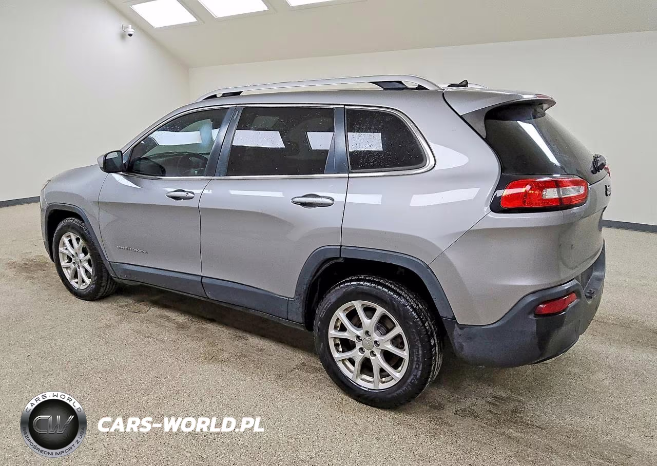 2015 Jeep Cherokee Latitude VIN:1C4PJLCS8FW561000 - 2
