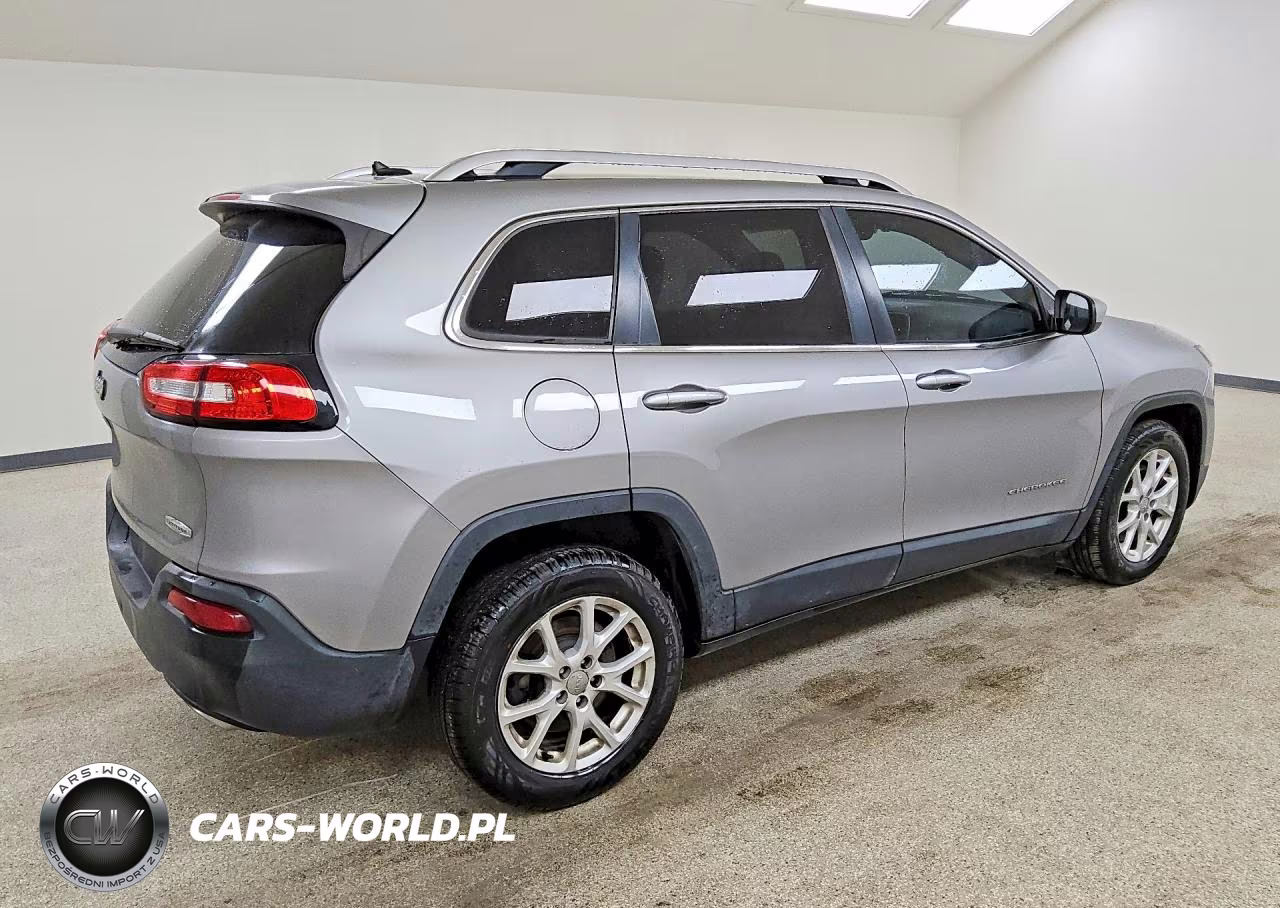 2015 Jeep Cherokee Latitude VIN:1C4PJLCS8FW561000 - 3
