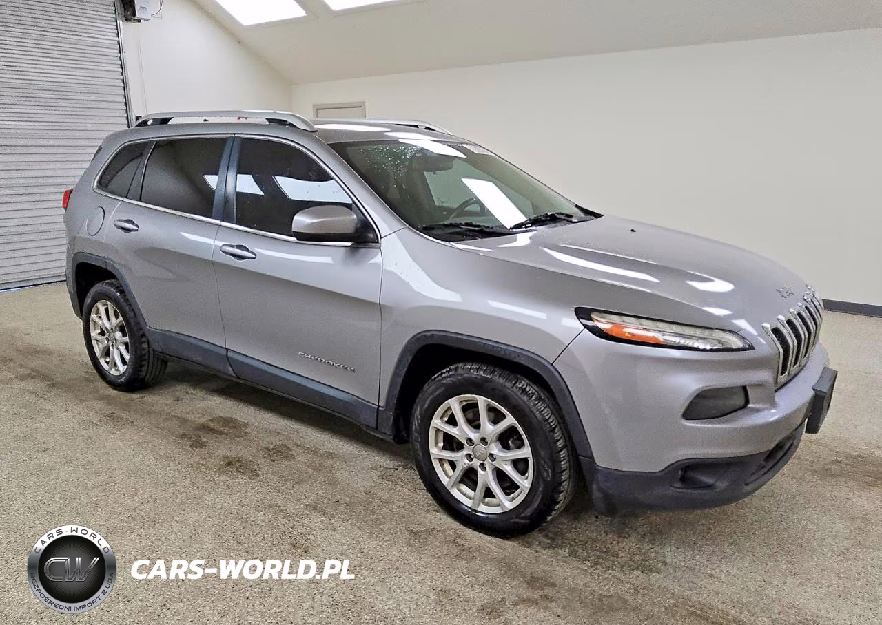 2015 Jeep Cherokee Latitude VIN:1C4PJLCS8FW561000 - 4