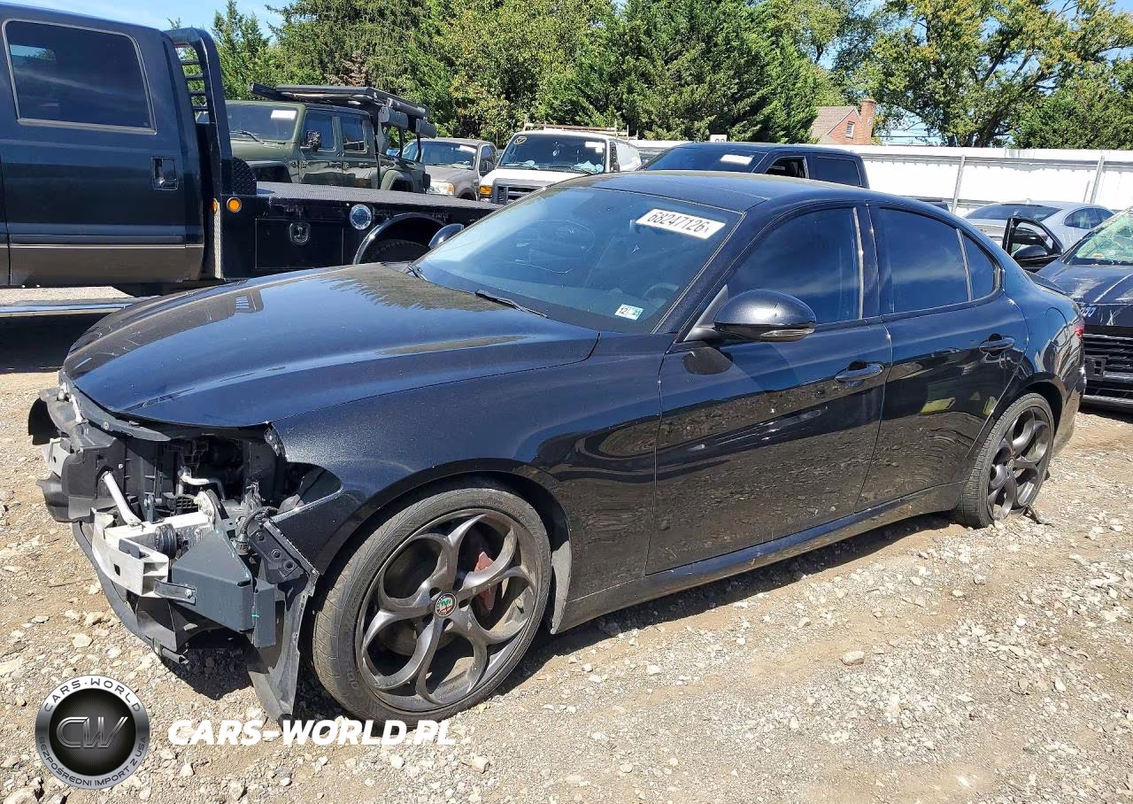 2018 Alfa Romeo Giulia Ti VIN:ZARFAECN8J7566787 - 1