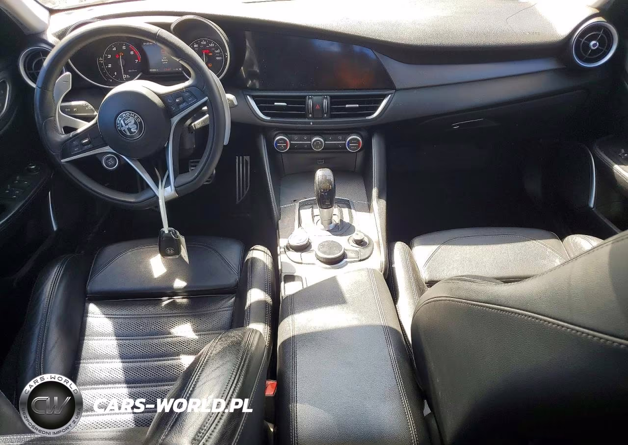 2018 Alfa Romeo Giulia Ti VIN:ZARFAECN8J7566787 - 8