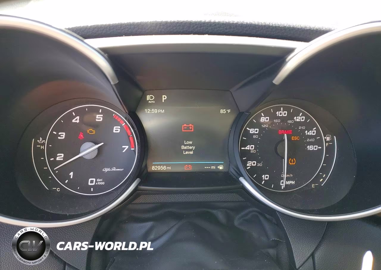 2018 Alfa Romeo Giulia Ti VIN:ZARFAECN8J7566787 - 9