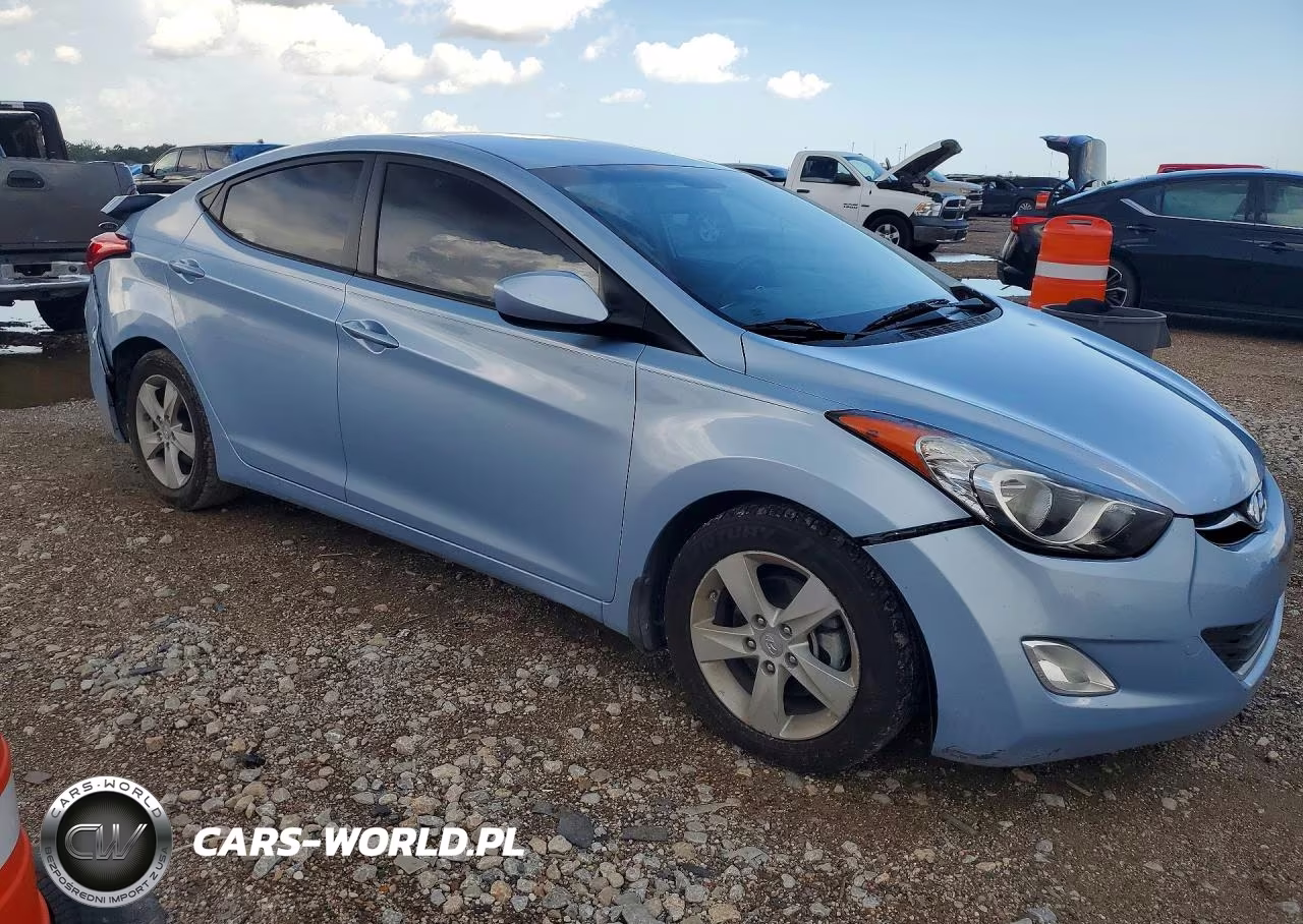 2013 Hyundai Elantra Gls VIN:KMHDH4AE4DU666235 - 4