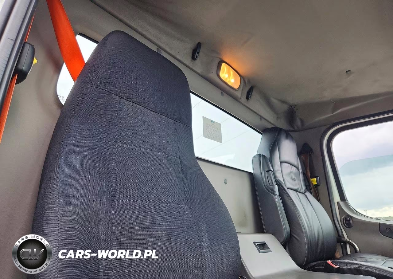 2015 Freightliner M2 106 Med VIN:1FVACXDT7FHGM7988 - 10
