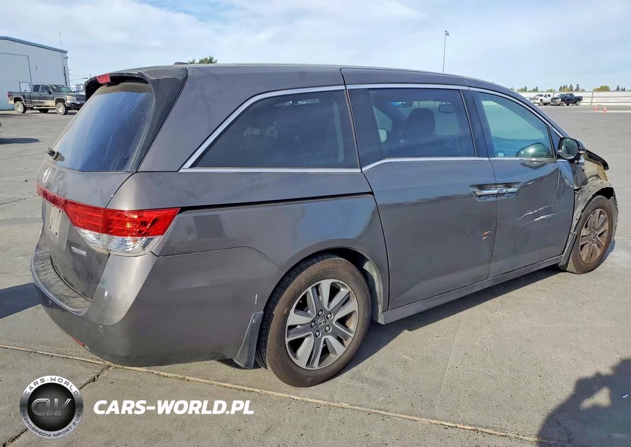 2015 Honda Odyssey Touring VIN:5FNRL5H91FB031377 - 3