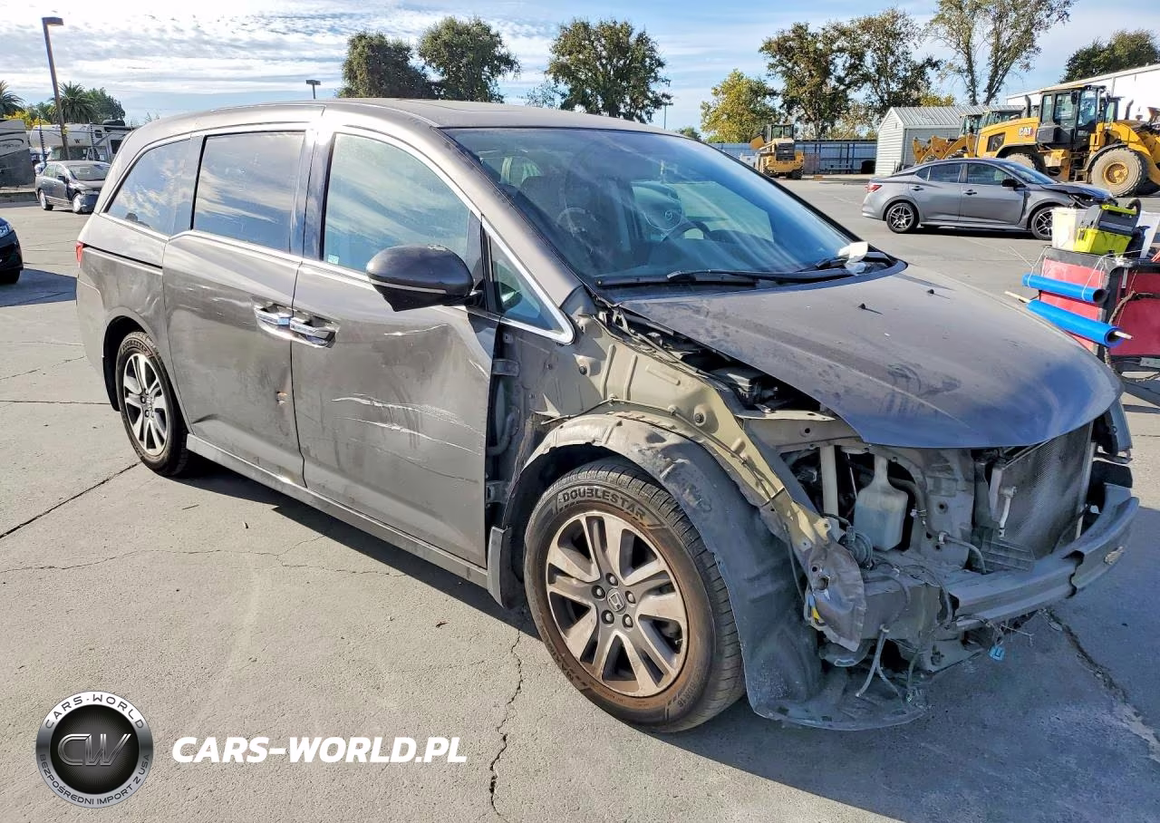 2015 Honda Odyssey Touring VIN:5FNRL5H91FB031377 - 4