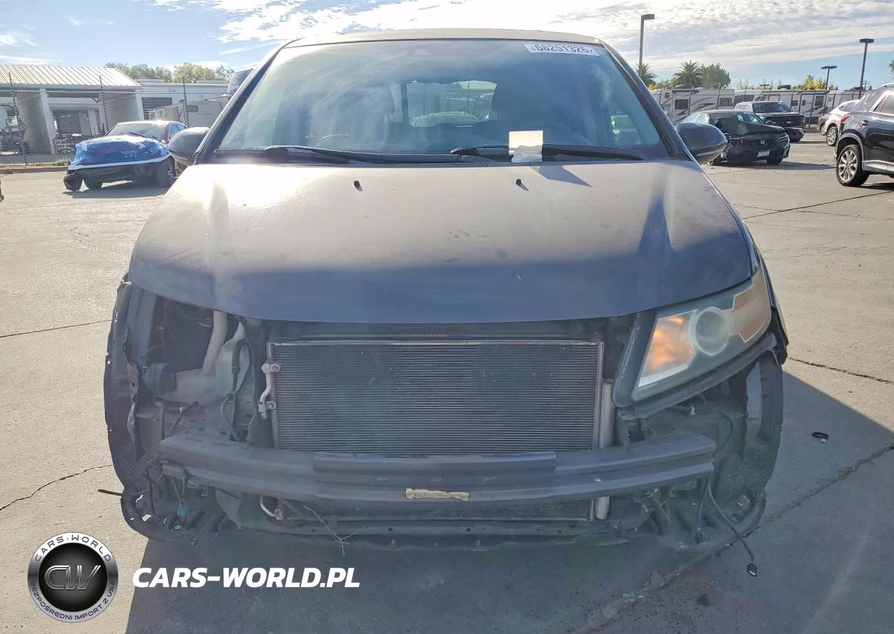 2015 Honda Odyssey Touring VIN:5FNRL5H91FB031377 - 5
