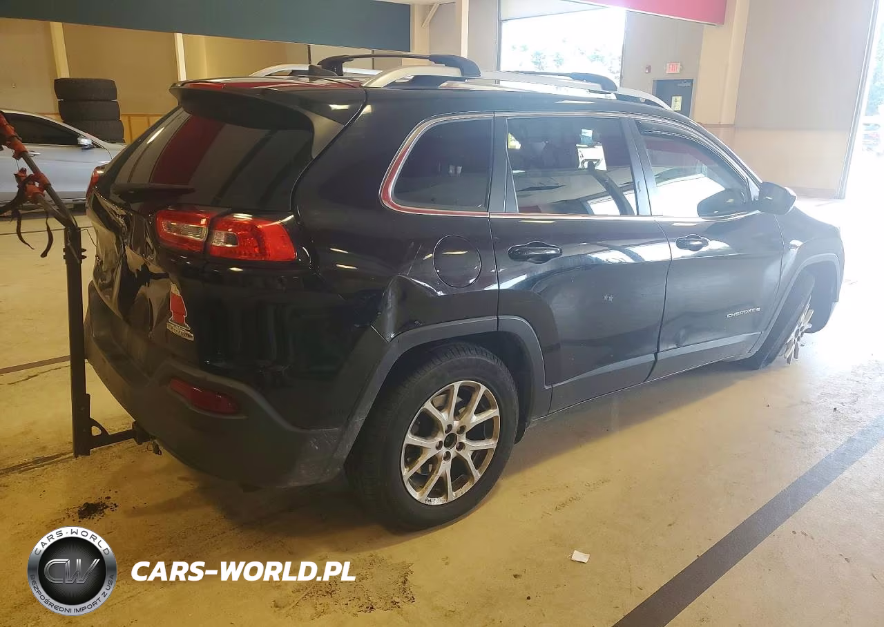 2017 Jeep Cherokee Latitude VIN:1C4PJMCB8HW600628 - 3