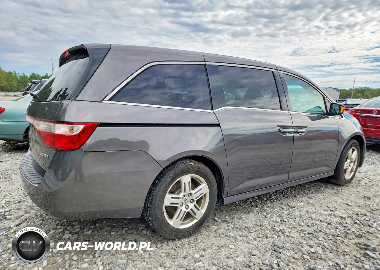 2011 Honda Odyssey Touring VIN:5FNRL5H93BB089517 - 3