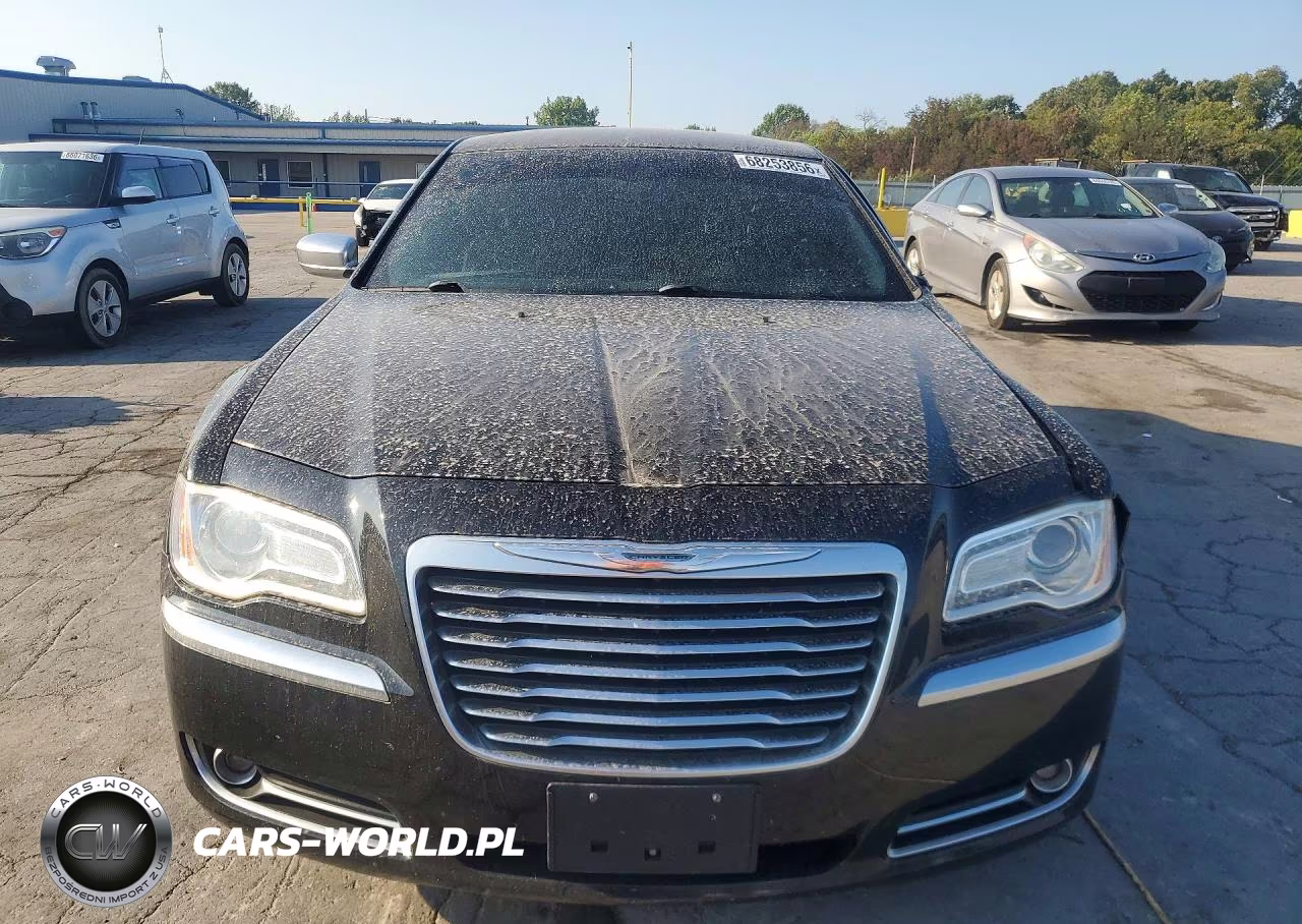 2012 Chrysler 300C Luxury VIN:2C3CCAPT6CH253919 - 5
