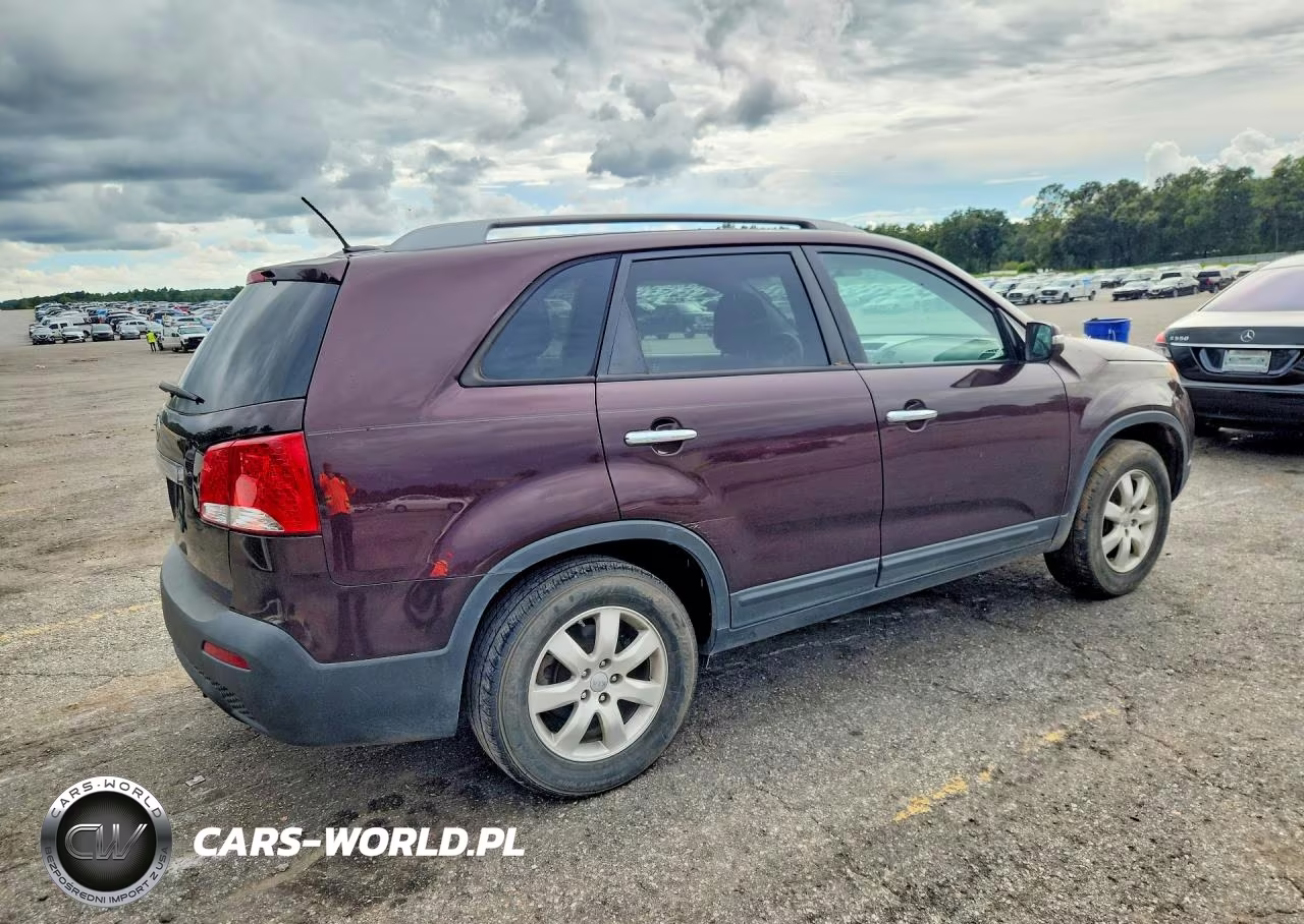 2013 Kia Sorento Lx VIN:5XYKT4A25DG376958 - 3