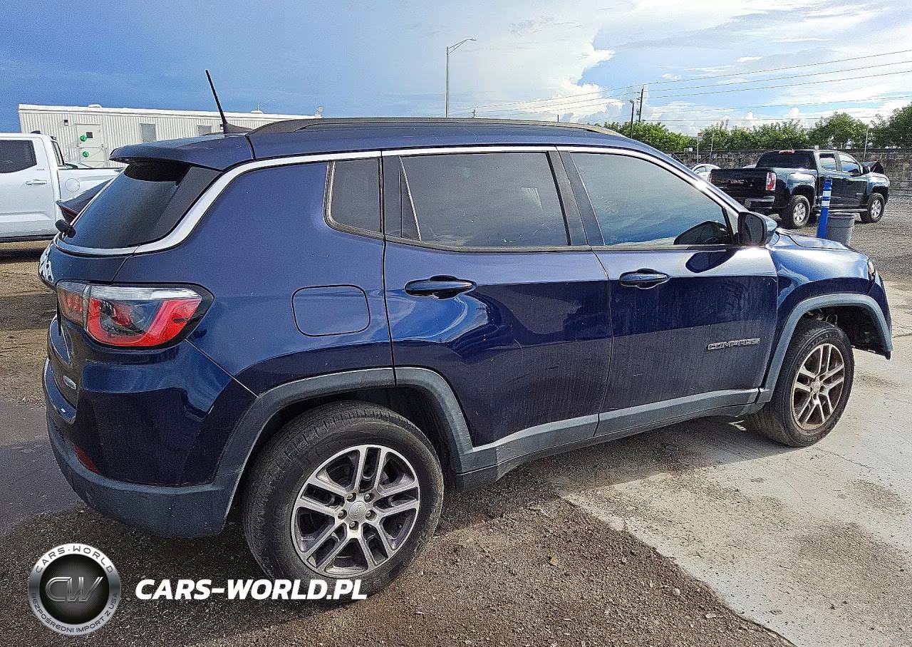 2018 Jeep Compass Latitude VIN:3C4NJDBB0JT255731 - 3