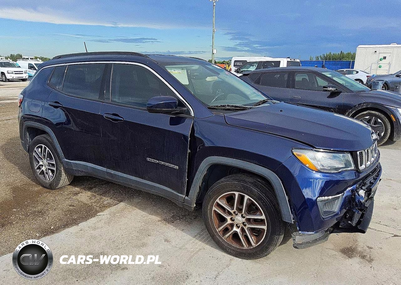 2018 Jeep Compass Latitude VIN:3C4NJDBB0JT255731 - 4
