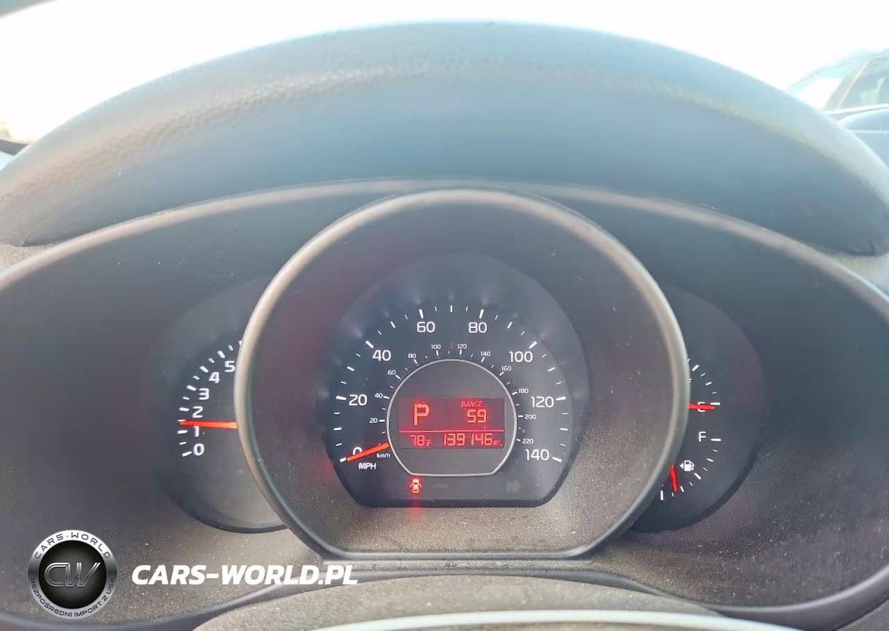 2015 Kia Soul + VIN:KNDJP3A52F7815375 - 9