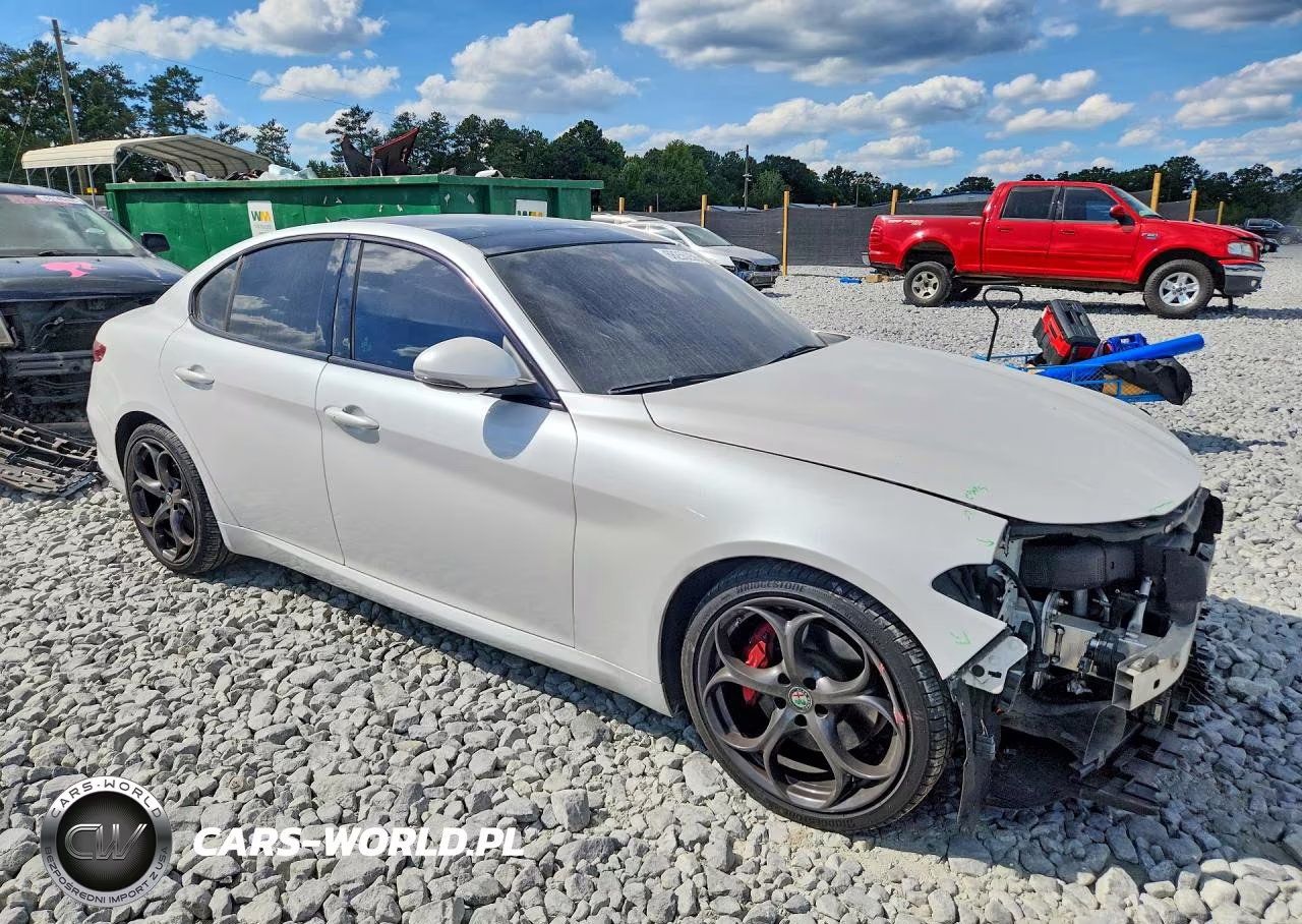 2019 Alfa Romeo Giulia Ti VIN:ZARFAMBN4K7612130 - 4