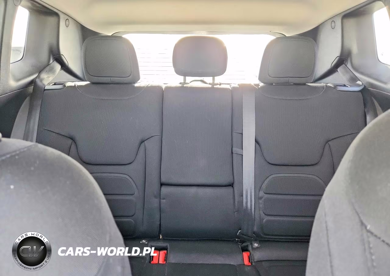2018 Jeep Renegade Latitude VIN:ZACCJBBB6JPG93740 - 10