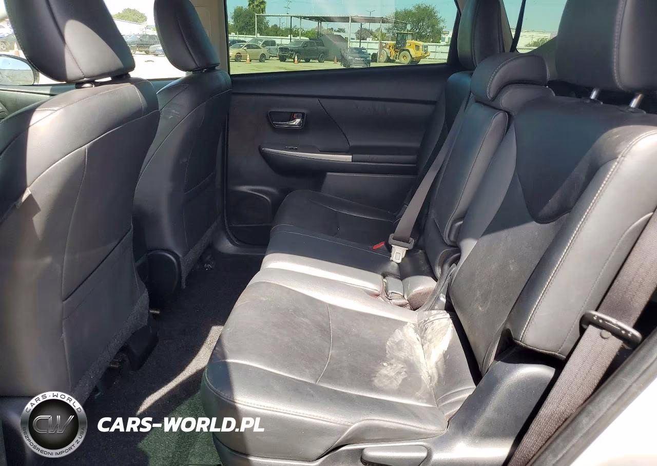 2017 Toyota Prius V Four VIN:JTDZN3EU6HJ067732 - 10