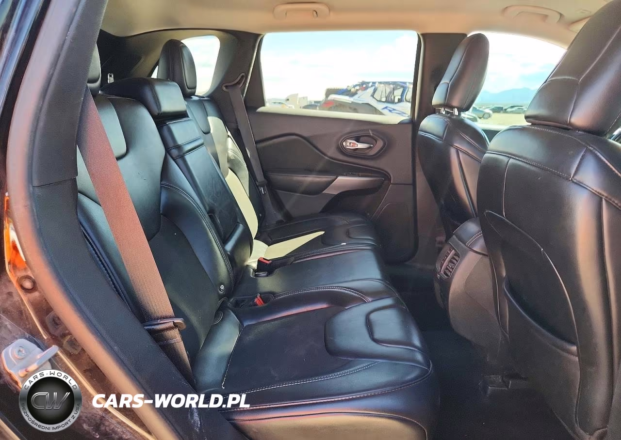 2019 Jeep Cherokee Latitude Plus VIN:1C4PJMLB7KD194506 - 10