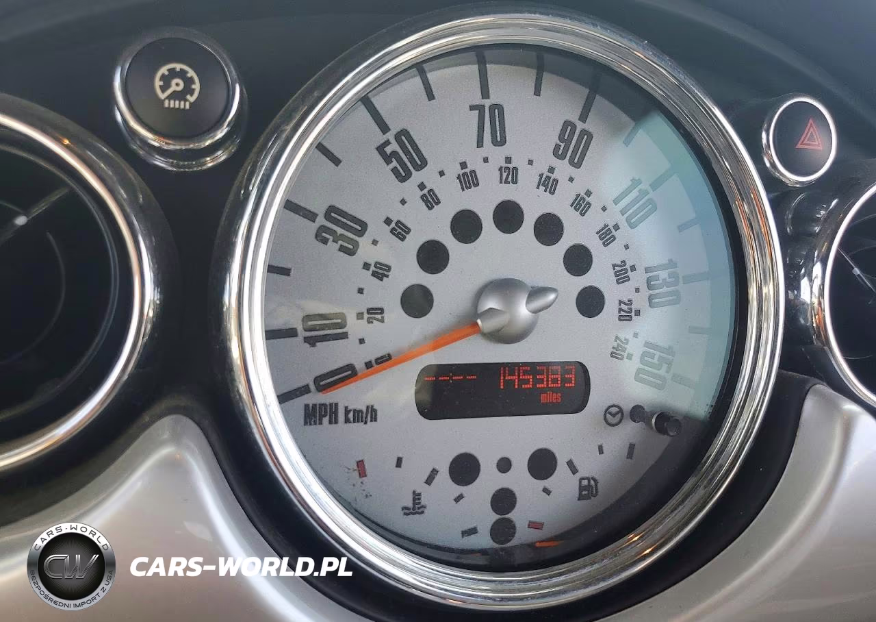 2008 Mini Cooper VIN:WMWRF335X8TG18354 - 9