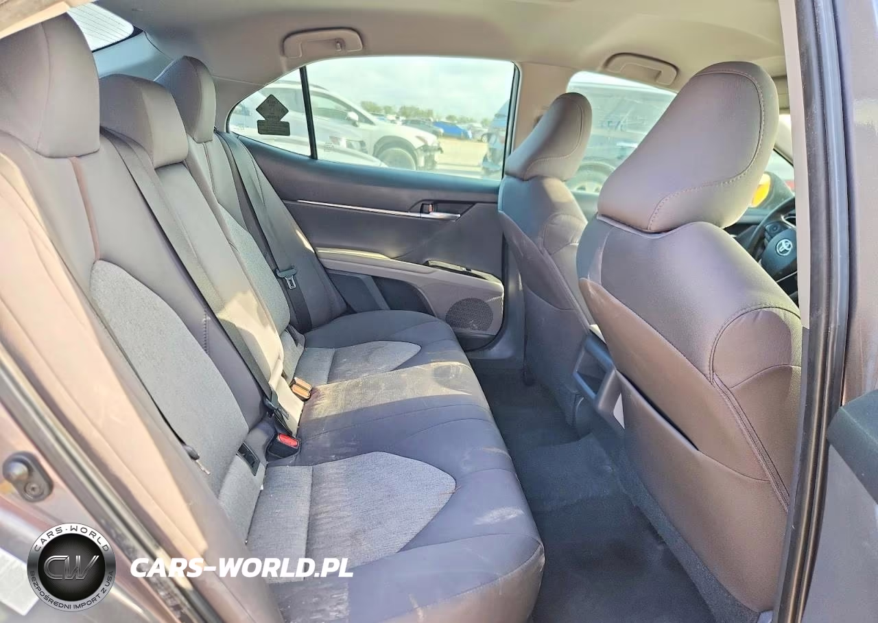 2019 Toyota Camry Le VIN:4T1B11HK3KU232827 - 10